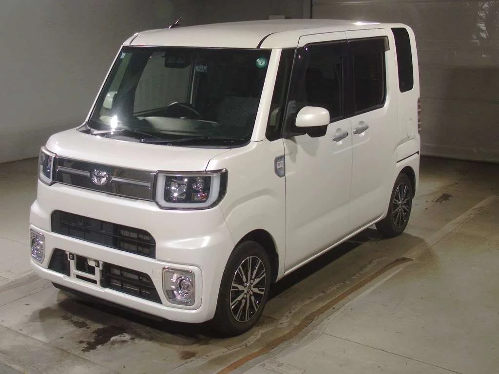 Toyota Pixis Mega LA700A 2019